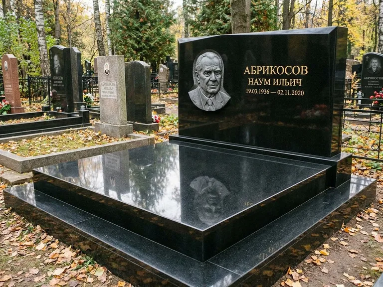 Памятник с барельефом — выполненная работа 37 в Санкт-Петербурге