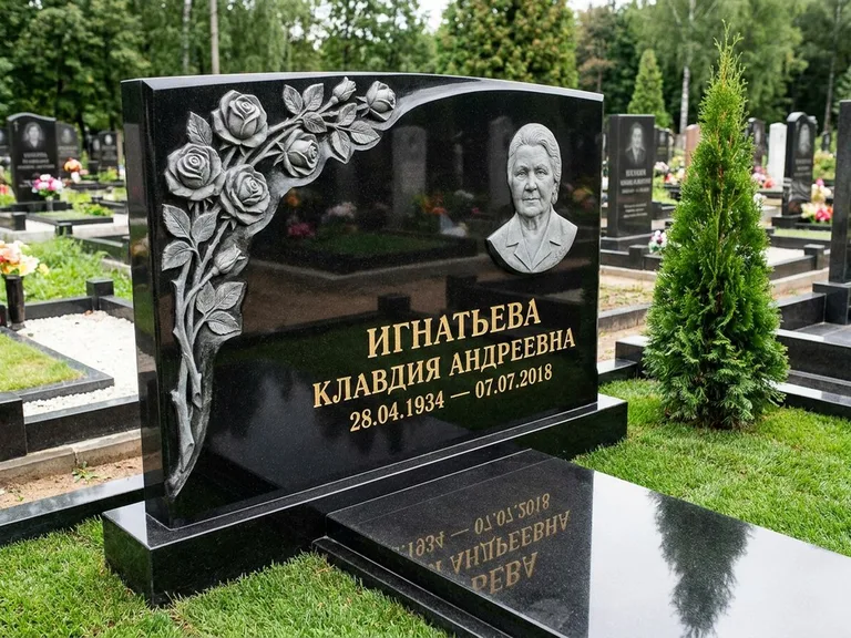 Памятник с барельефом — выполненная работа 45 в Санкт-Петербурге