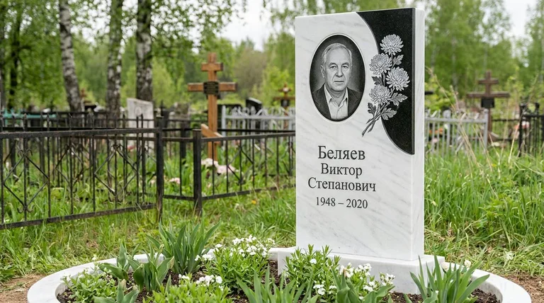 Памятник с гравировкой хризантем — выполненная работа «Беляев» в Санкт-Петербурге