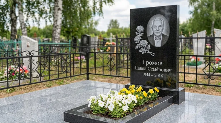 Памятник с гравировкой хризантем — выполненная работа «Громов» в Санкт-Петербурге