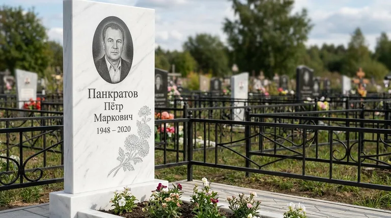 Памятник с гравировкой хризантем — выполненная работа «Панкратов» в Санкт-Петербурге