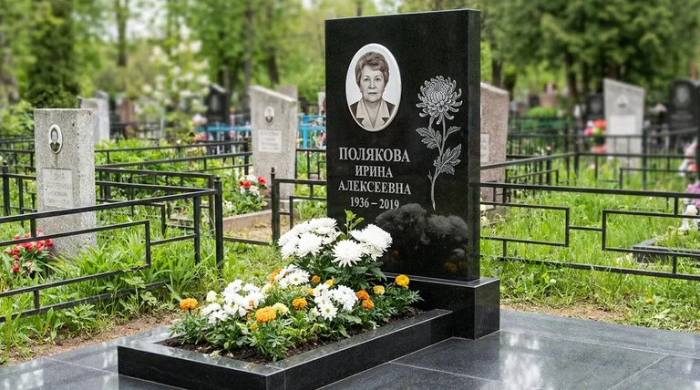 Памятник с гравировкой хризантем — выполненная работа «Полякова» в Санкт-Петербурге