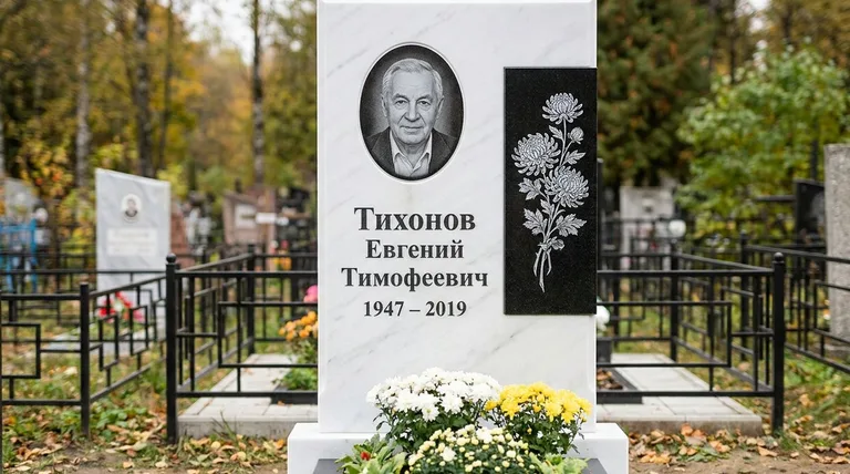 Памятник с гравировкой хризантем — выполненная работа «Тихонов» в Санкт-Петербурге