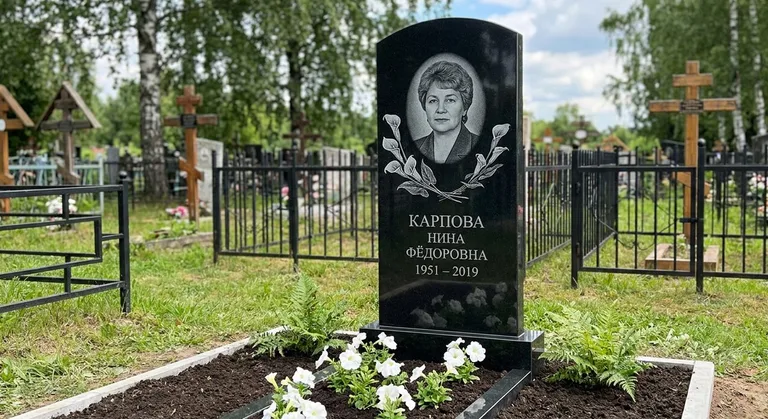 Памятник с гравировкой калл — выполненная работа «Карпова» в Санкт-Петербурге