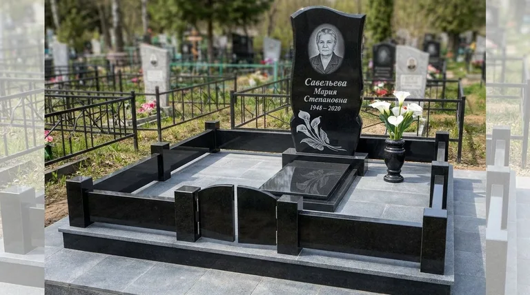 Памятник с гравировкой калл — выполненная работа «Савельева» в Санкт-Петербурге