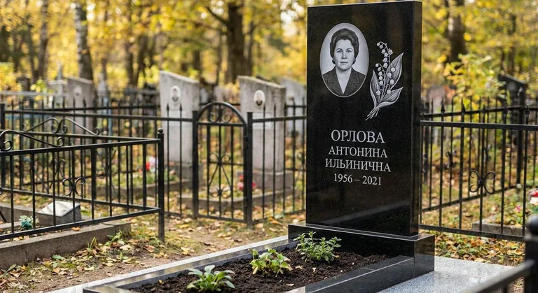 Памятник с гравировкой ландышей — выполненная работа «Орлова» в Санкт-Петербурге