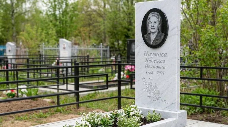 Памятник с гравировкой ландышей — выполненная работа «Наумова» в Санкт-Петербурге