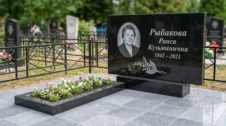 Памятник с гравировкой ландышей — выполненная работа «Рыбакова» в Санкт-Петербурге