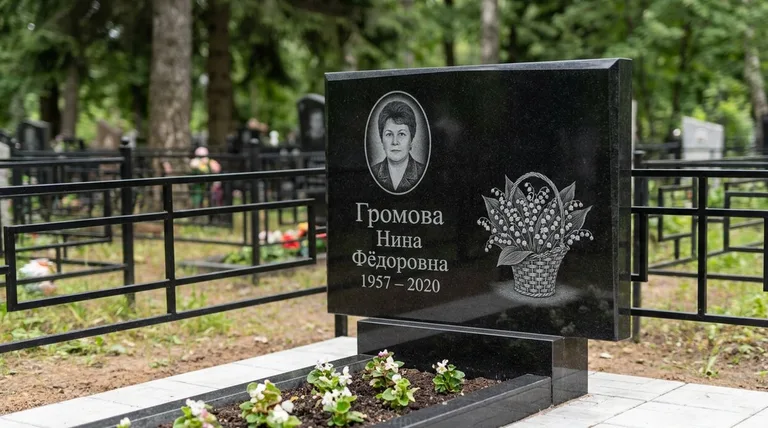 Памятник с гравировкой ландышей — выполненная работа «Громова» в Санкт-Петербурге