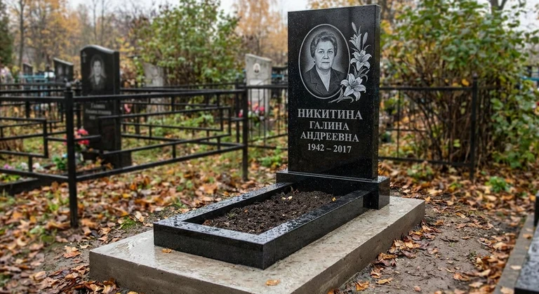 Гравировка лилий на памятник в Санкт-Петербурге — пример работы на граните