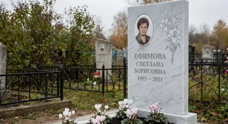 Памятник с гравировкой лилий — выполненная работа «Ефимова» в Санкт-Петербурге