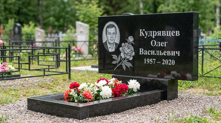 Памятник с гравировкой пионов — выполненная работа «Кудрявцев» в Санкт-Петербурге