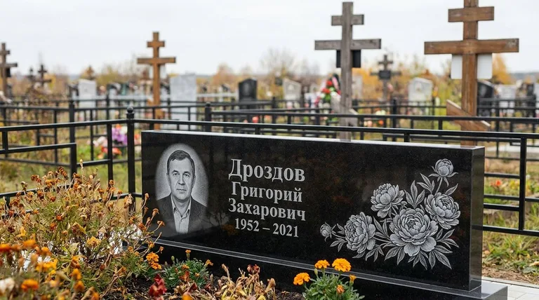 Памятник с гравировкой пионов — выполненная работа «Дроздов» в Санкт-Петербурге