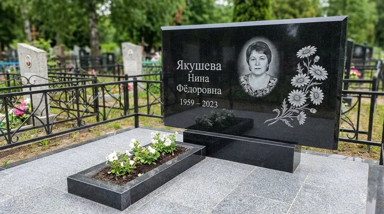 Памятник с гравировкой ромашек — выполненная работа «Якушева» в Санкт-Петербурге