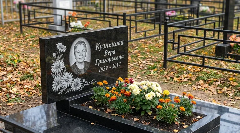 Памятник с гравировкой ромашек — выполненная работа «Кузнецова» в Санкт-Петербурге