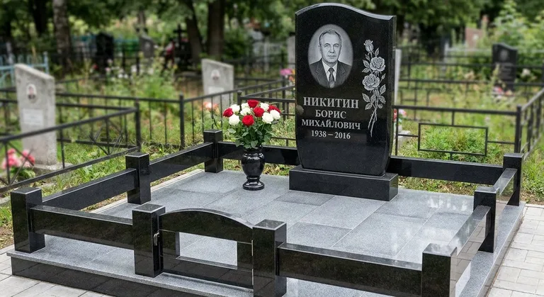 Памятник с гравировкой роз — выполненная работа «Никитин» в Санкт-Петербурге