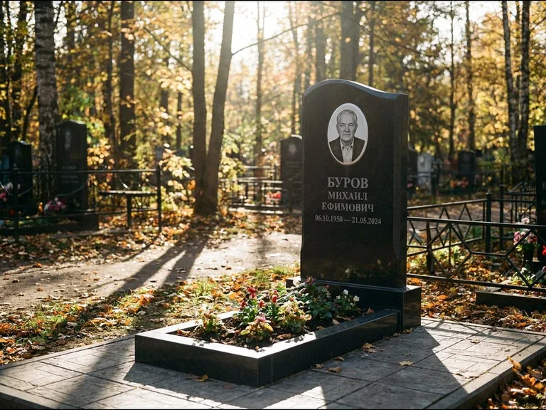 Овальный керамический портрет — установленная работа в Санкт-Петербурге