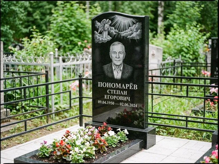 Памятник с гравировкой ангела — гравировка ангела-хранителя сбоку от портрета, работа «Лобанова» в Санкт-Петербурге