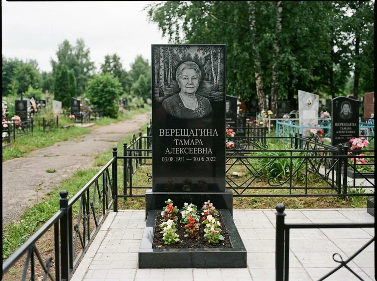 Памятник с гравировкой берёзы — гравировка берёзовой рощи в глубину, работа «Верещагина» в Санкт-Петербурге