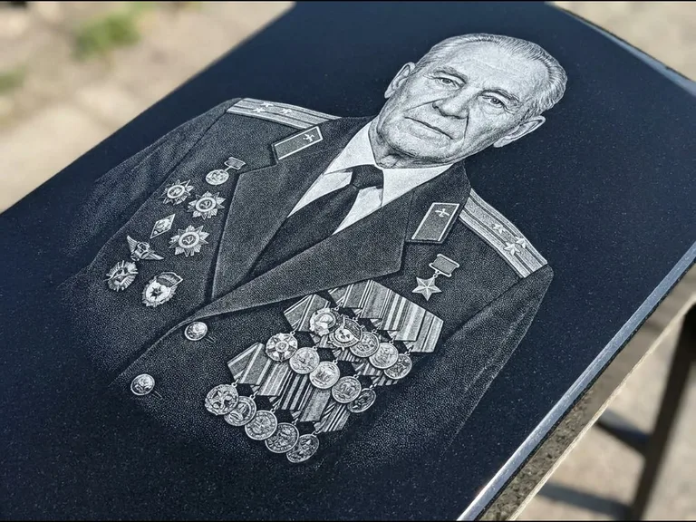 Гравировка фото на памятнике — военный / ветеран в Санкт-Петербурге
