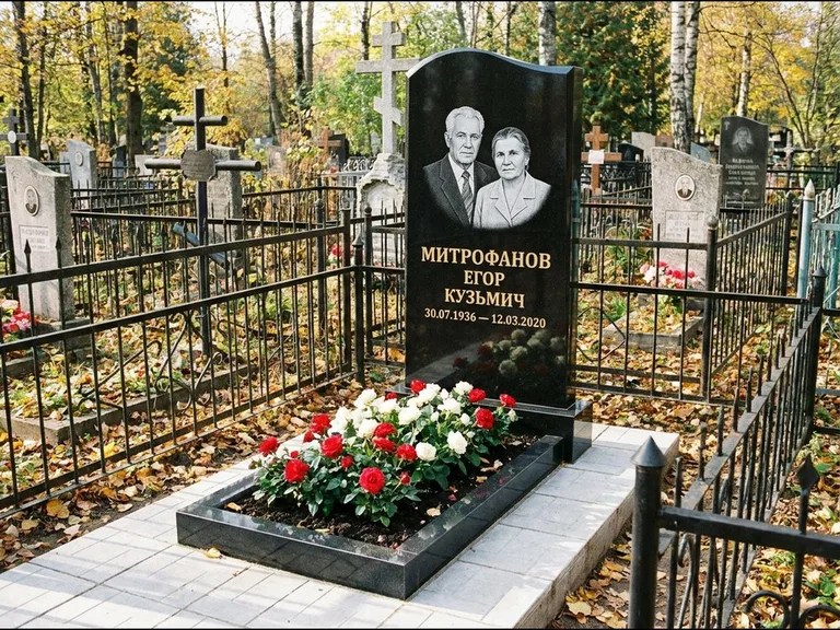Гравировка портрета на чёрном граните — выполненная работа 17 в Санкт-Петербурге