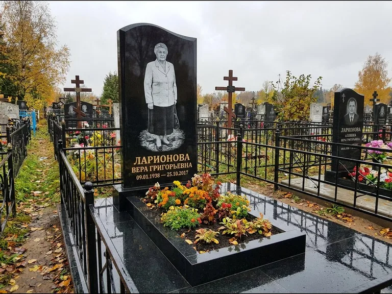 Гравировка портрета на чёрном граните — выполненная работа 4 в Санкт-Петербурге