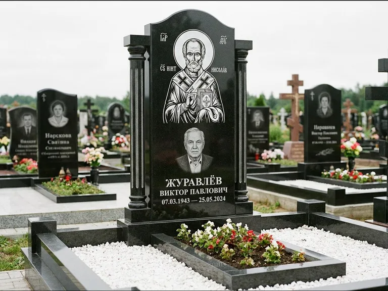 Памятник с гравировкой иконы — икона в резном киоте, работа «Верещагина» в Санкт-Петербурге