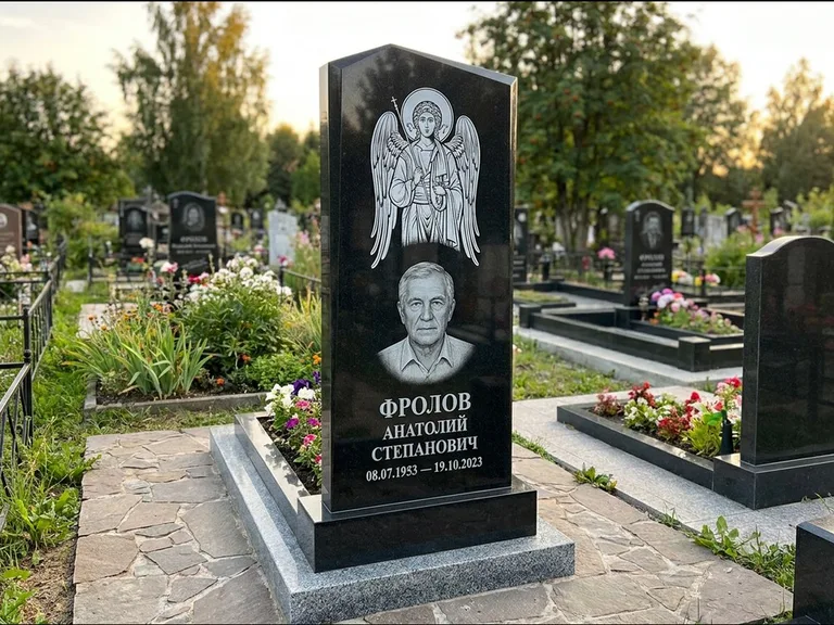 Памятник с гравировкой иконы — Владимирская икона Божией Матери с Младенцем, работа «Мельникова» в Санкт-Петербурге