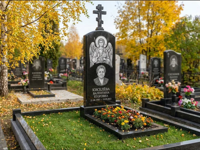 Памятник с гравировкой иконы — образ в полный рост на обороте стелы, работа «Гущин» в Санкт-Петербурге