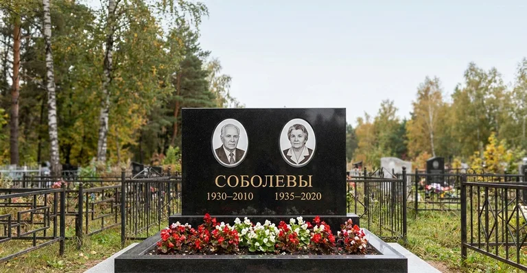 Гранитный памятник с портретом, Примеры гранитных и мраморных памятников работы мастерской «Мастер Каменев»