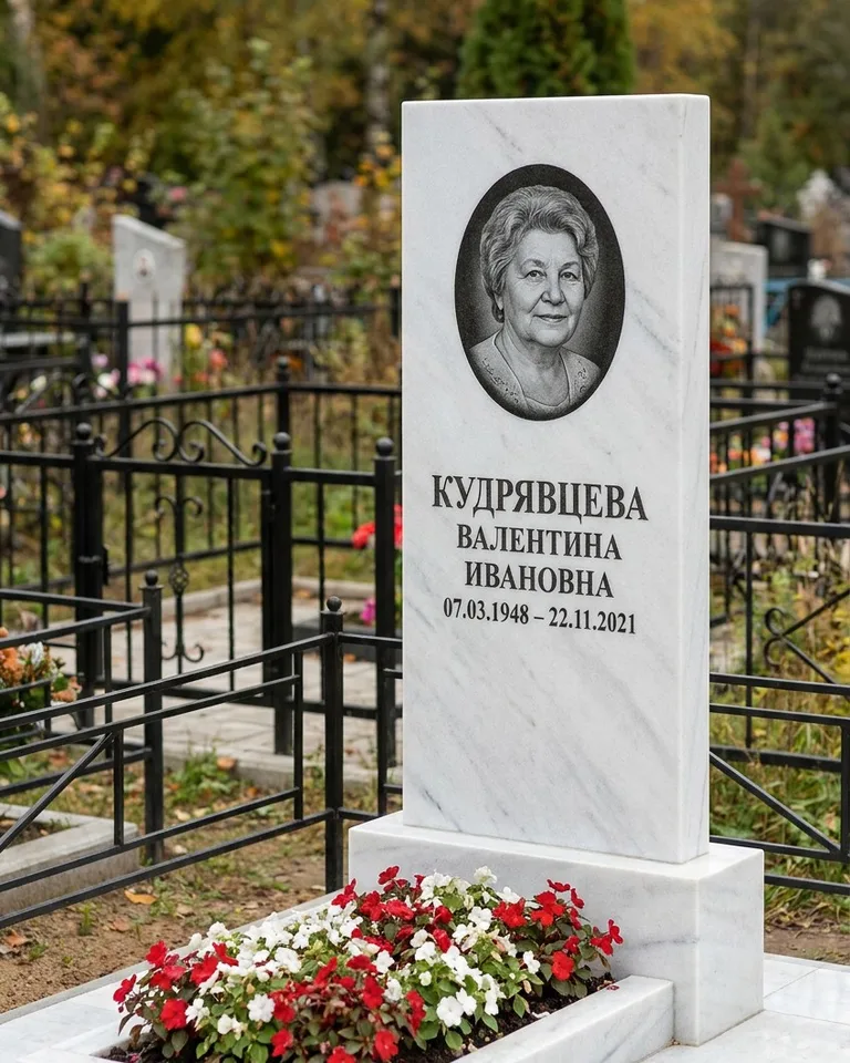 Двойной памятник под ключ с цоколем и плиткой в Санкт-Петербурге