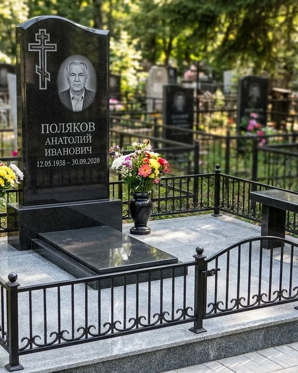 Памятник под ключ с восьмиконечным крестом в Санкт-Петербурге