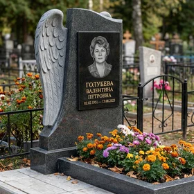 Памятник с крылом ангела из мансуровского гранита