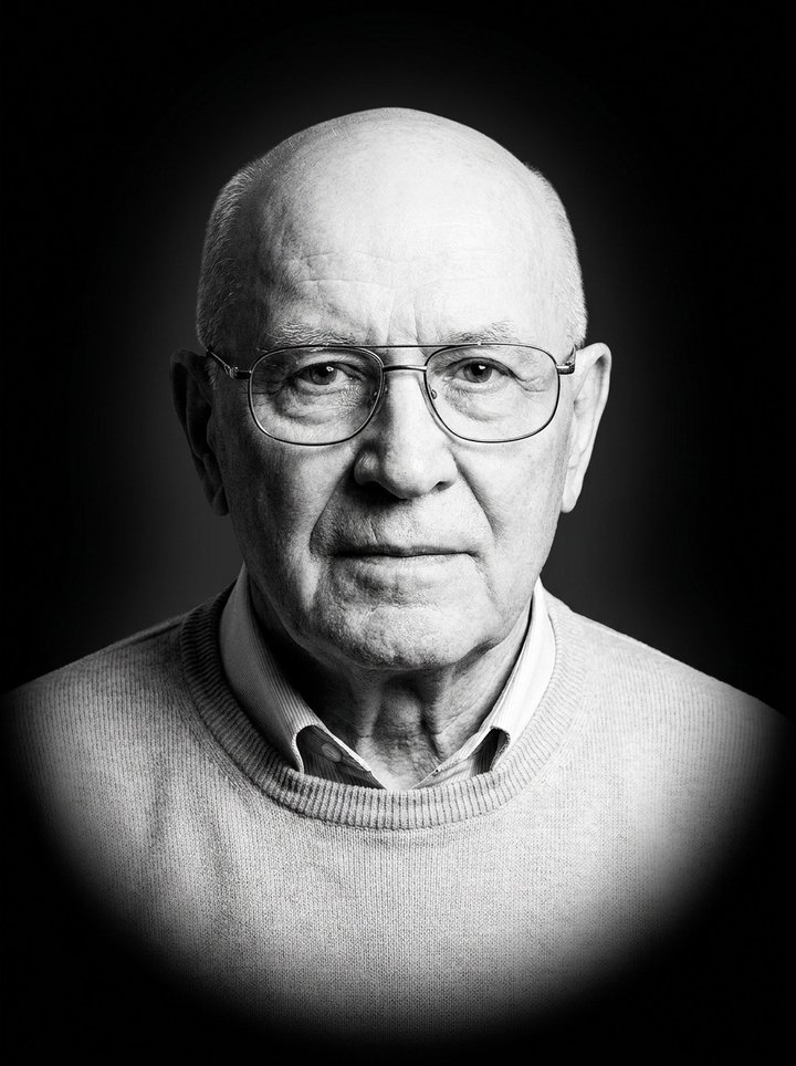 Подготовили портрет под гравировку